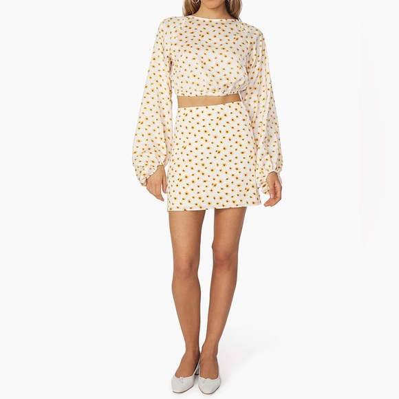 NWT WeWoreWhat Mini Slip Skirt in Ditsy Daisies Print - Picture 2 of 6